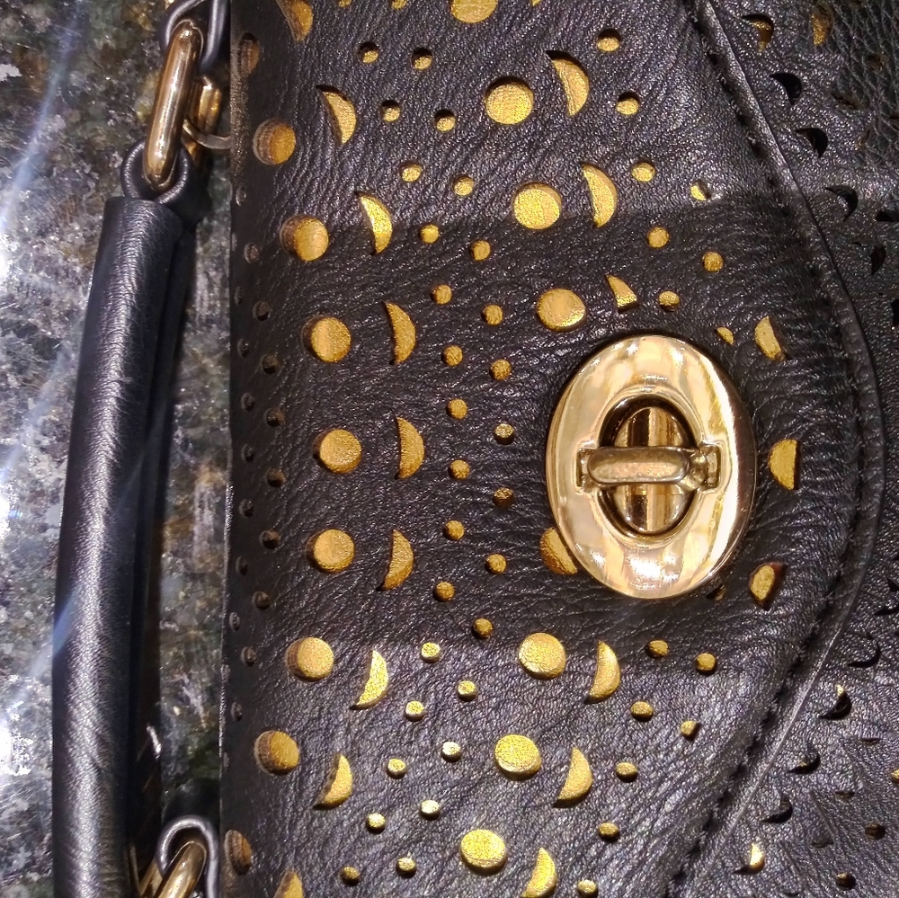 Crossbody - Picture 4 of 9